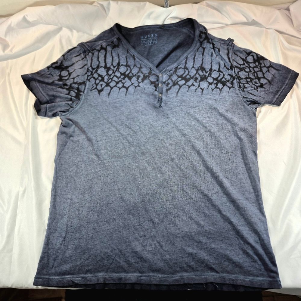 Guess Short Sleeve Henley Shirt Grey Crackle Pattern Men's XL 3 Button Y2K..... - Picture 6 of 7